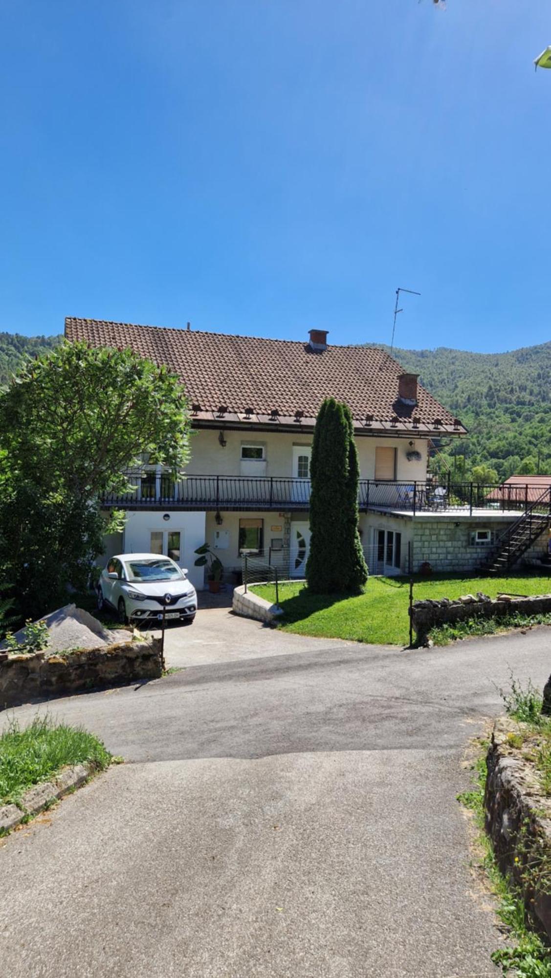 Apartma Ginga Osilnica Luaran gambar