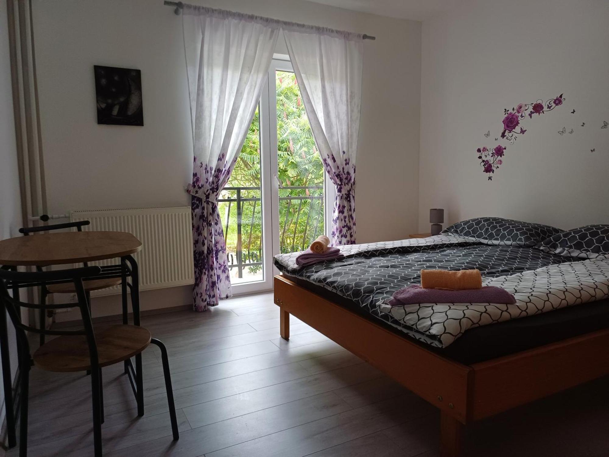 Apartma Ginga Osilnica Luaran gambar